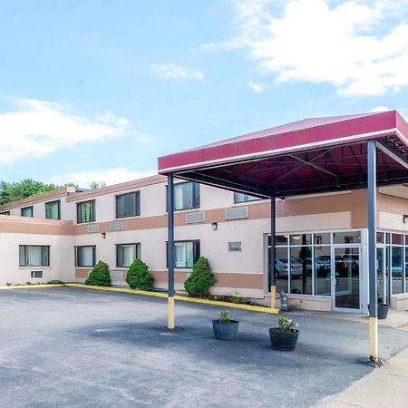 Super 8 By Wyndham Watertown/Cambridge/Boston Area Exterior foto