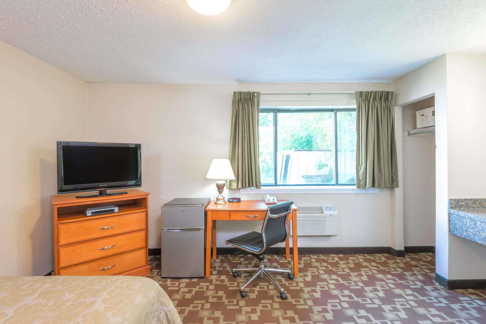 Super 8 By Wyndham Watertown/Cambridge/Boston Area Exterior foto