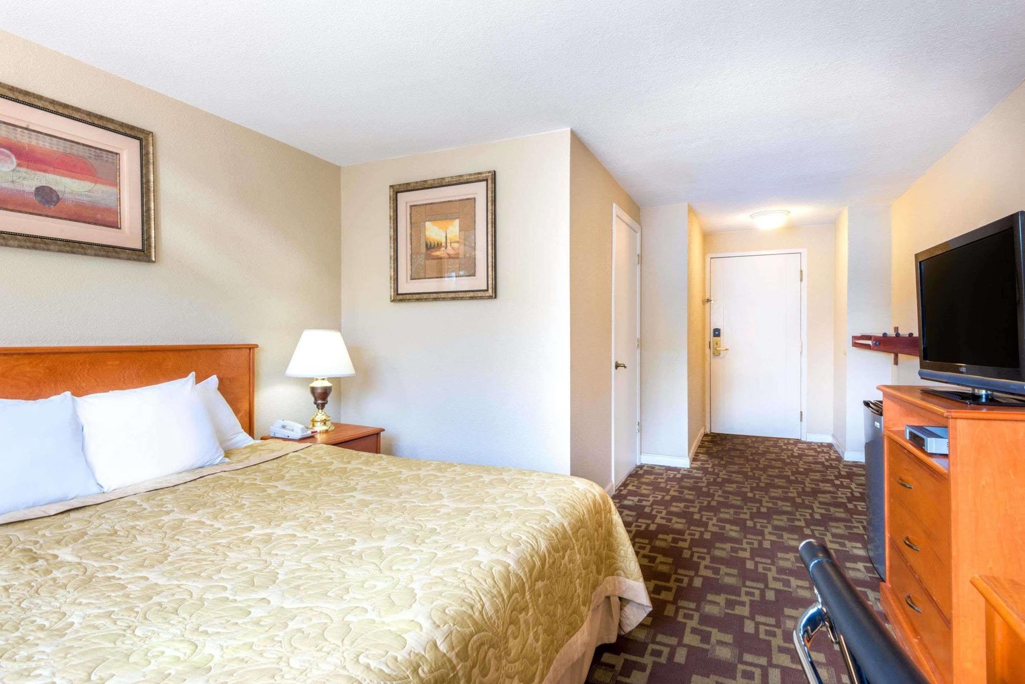 Super 8 By Wyndham Watertown/Cambridge/Boston Area Exterior foto